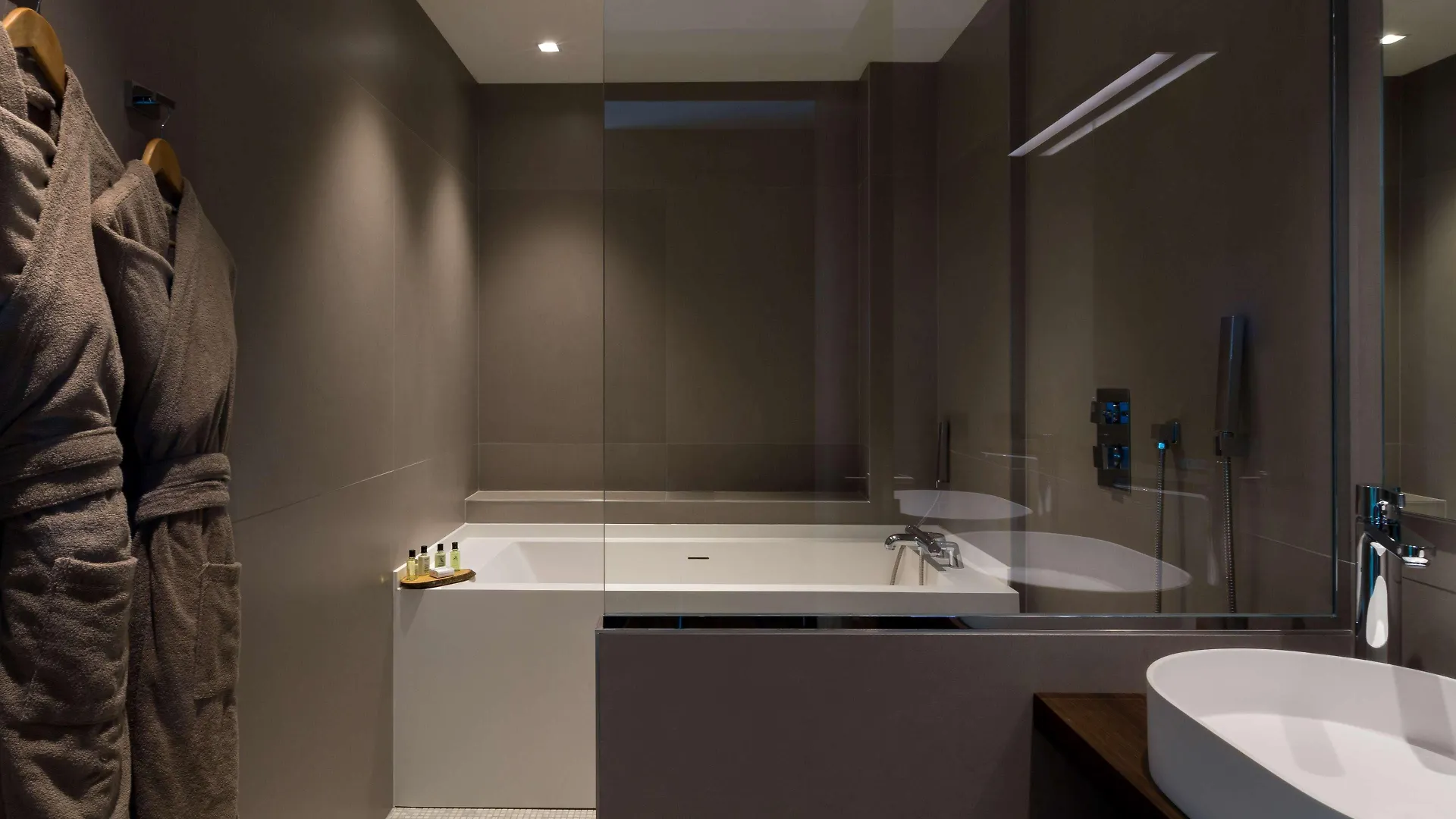 ****  Hotel L'Arbre Voyageur - BW Premier Collection - Lille France