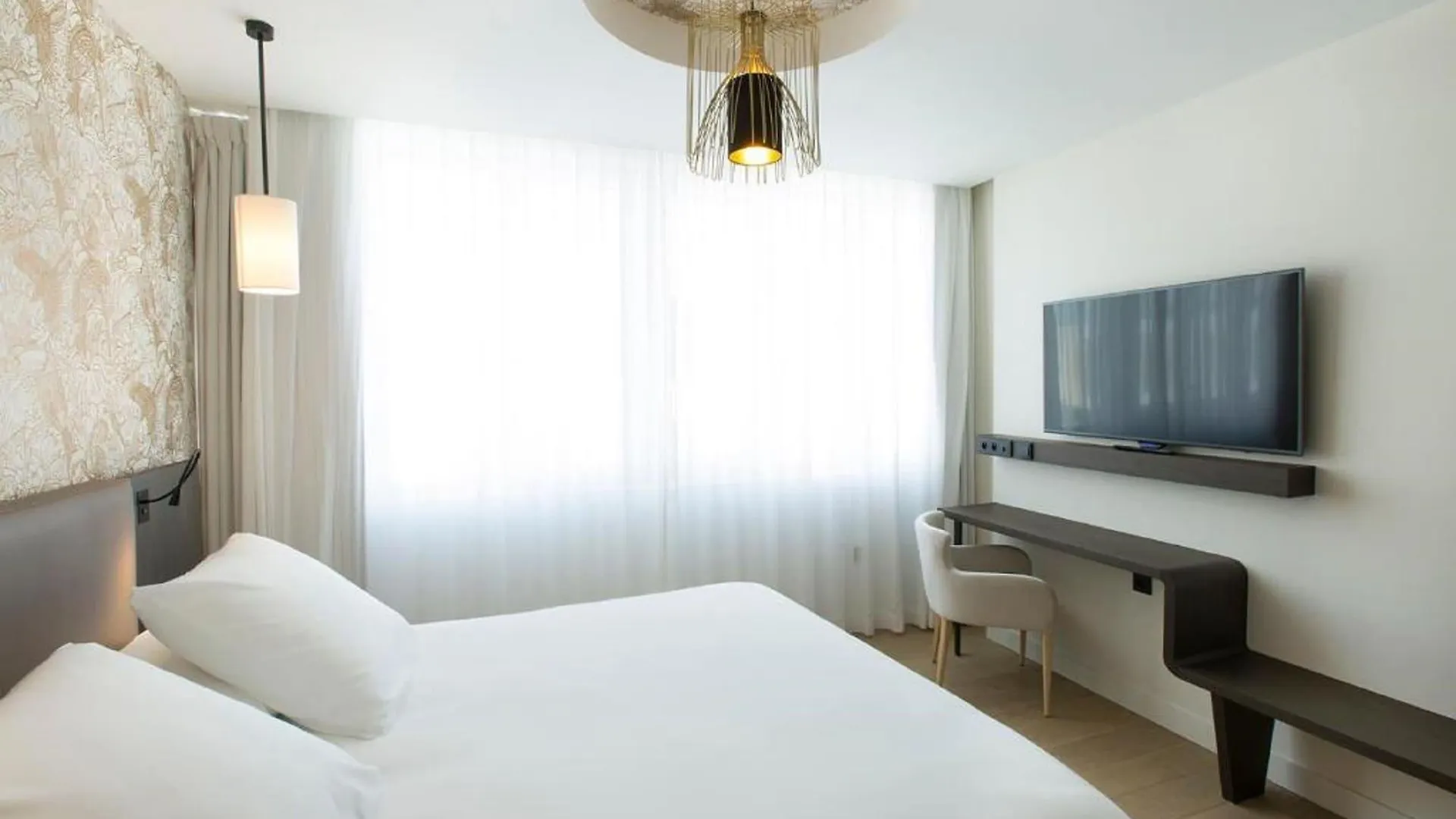 ****  Hotel L'Arbre Voyageur - BW Premier Collection - Lille France